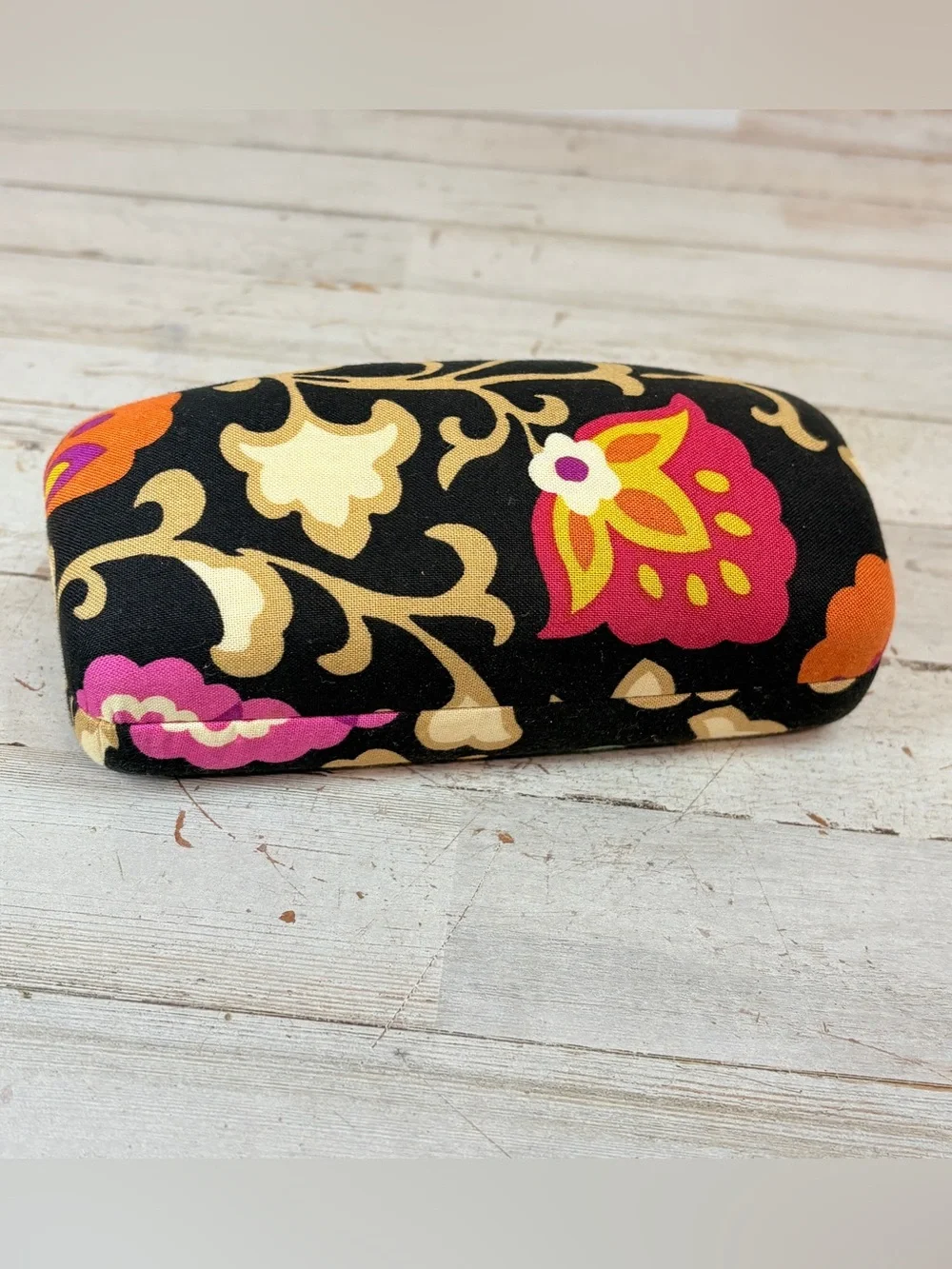 VERA BRADLEY Suzani Pattern Hard Eyeglass Clamshell Case Floral